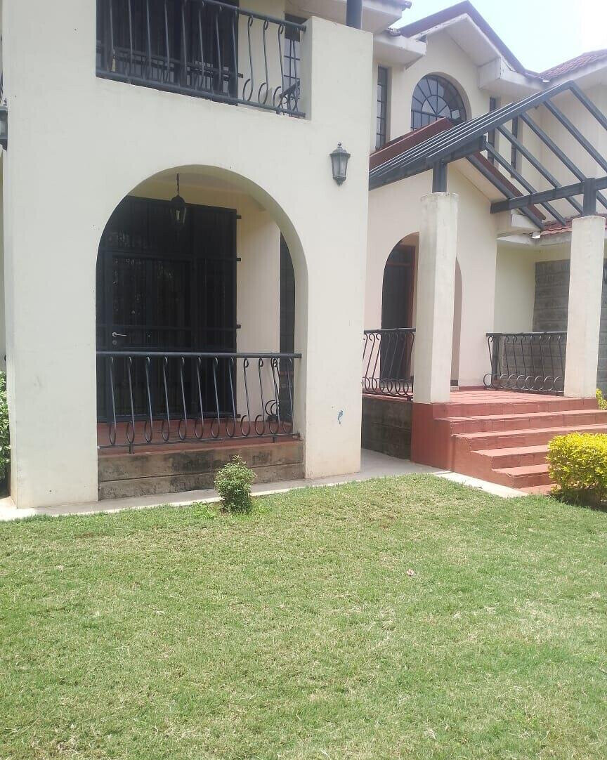 Half-Acre Townhouse with Clubhouse Access – Karen