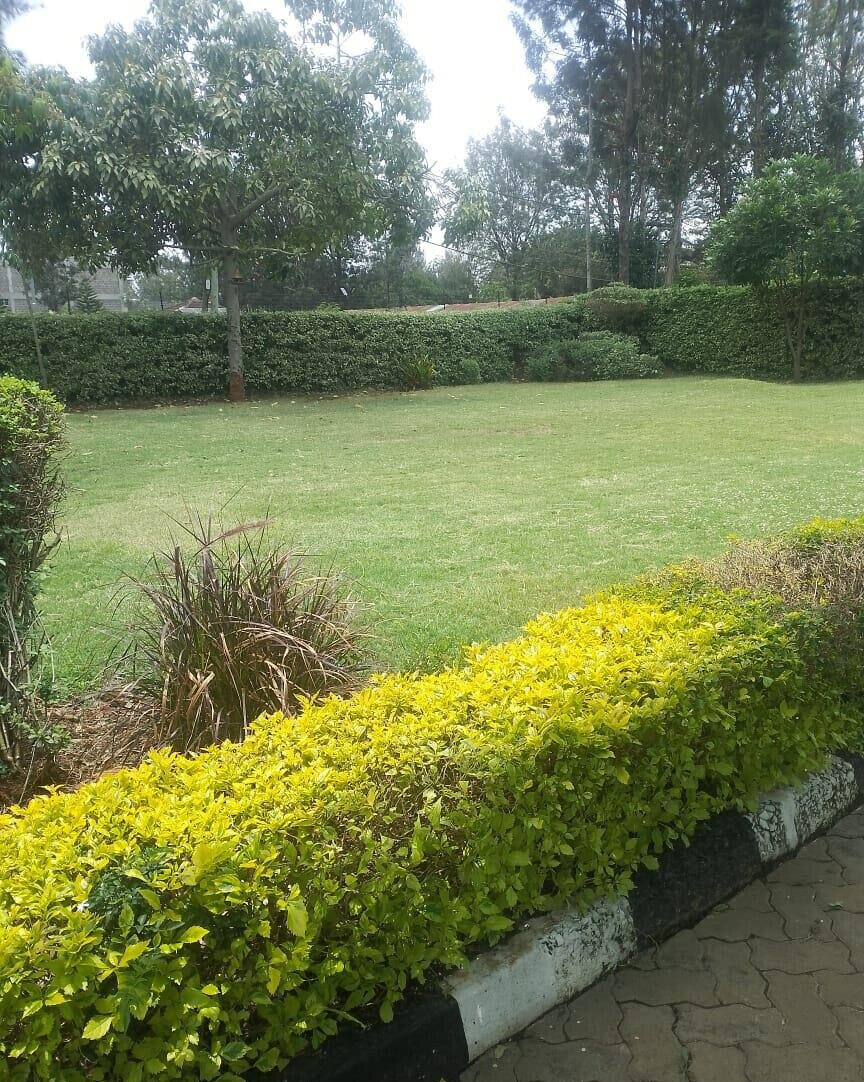 Half-Acre Townhouse with Clubhouse Access – Karen