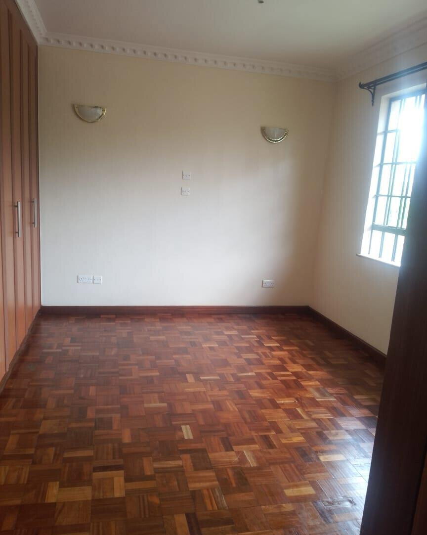 Half-Acre Townhouse with Clubhouse Access – Karen