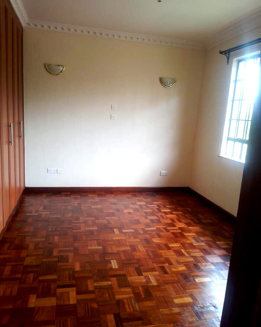 Half-Acre Townhouse with Clubhouse Access – Karen