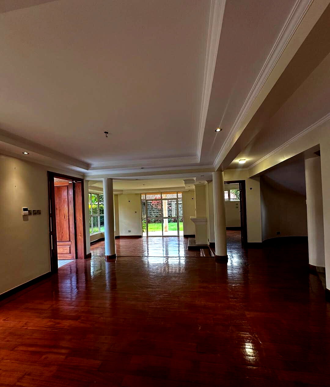 Recently Refurbished 5-Ensuite Townhouse with Solar - Lavington