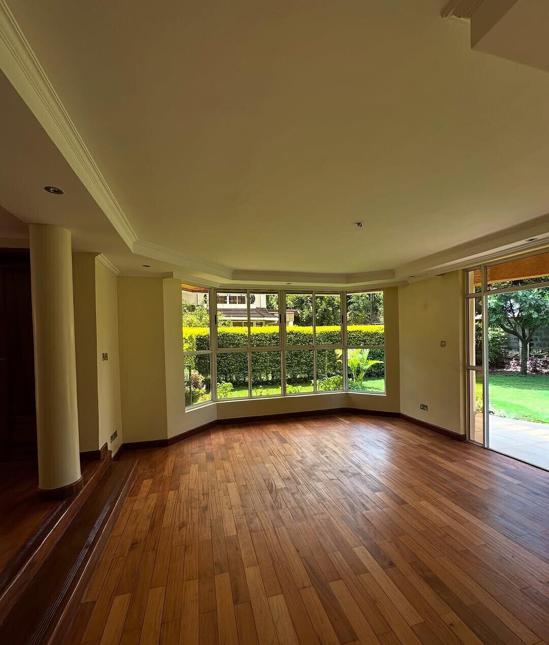 Recently Refurbished 5-Ensuite Townhouse with Solar - Lavington