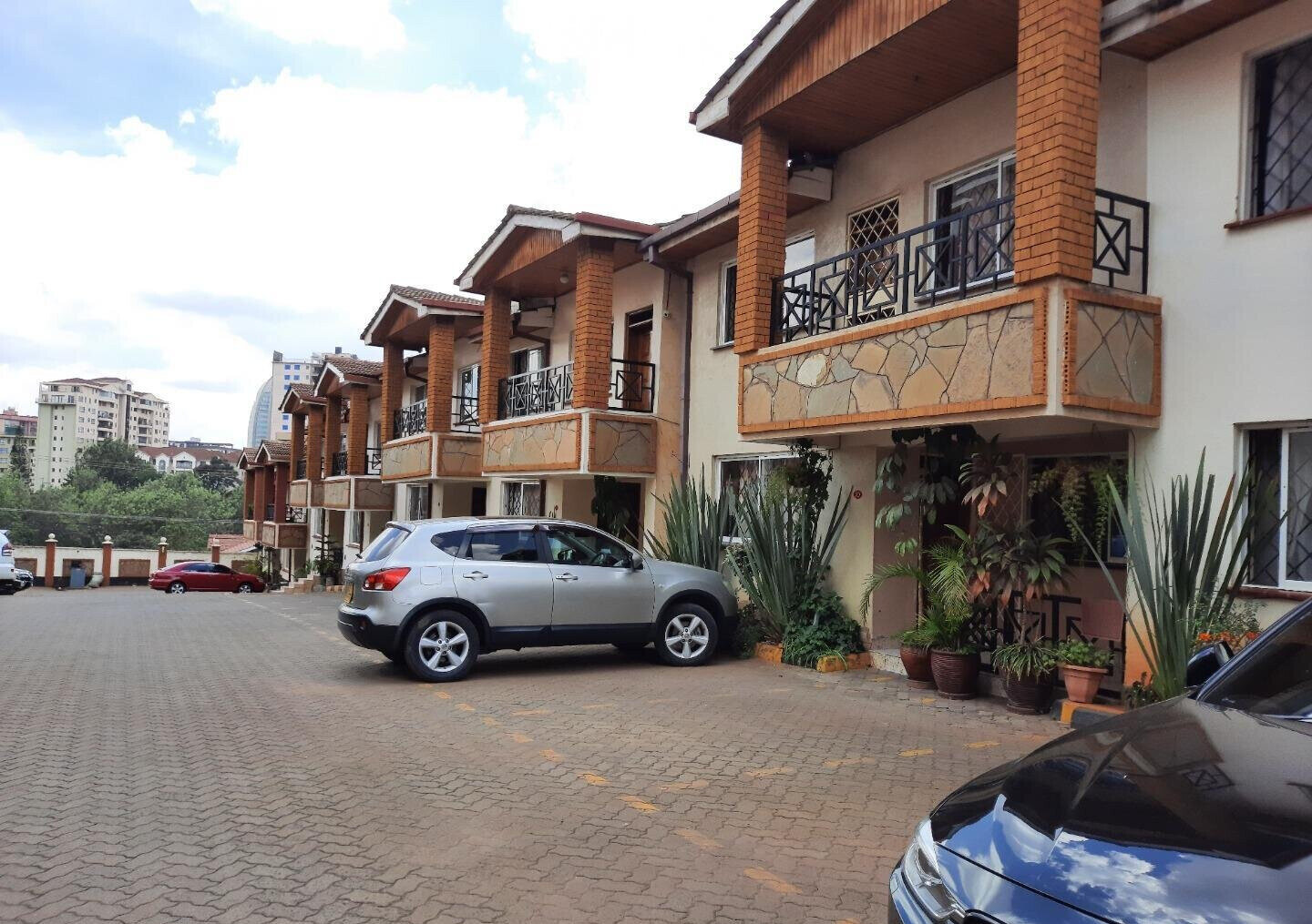 4BR All-Ensuite Townhouse with Generator & Solar - Kileleshwa