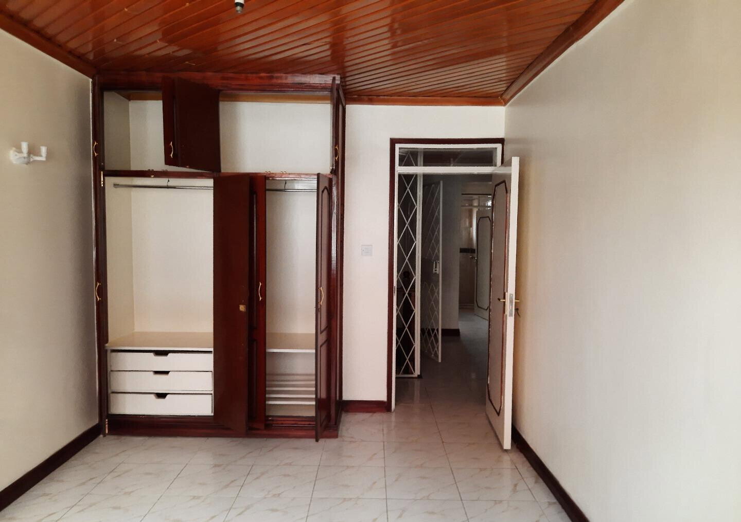 4BR All-Ensuite Townhouse with Generator & Solar - Kileleshwa