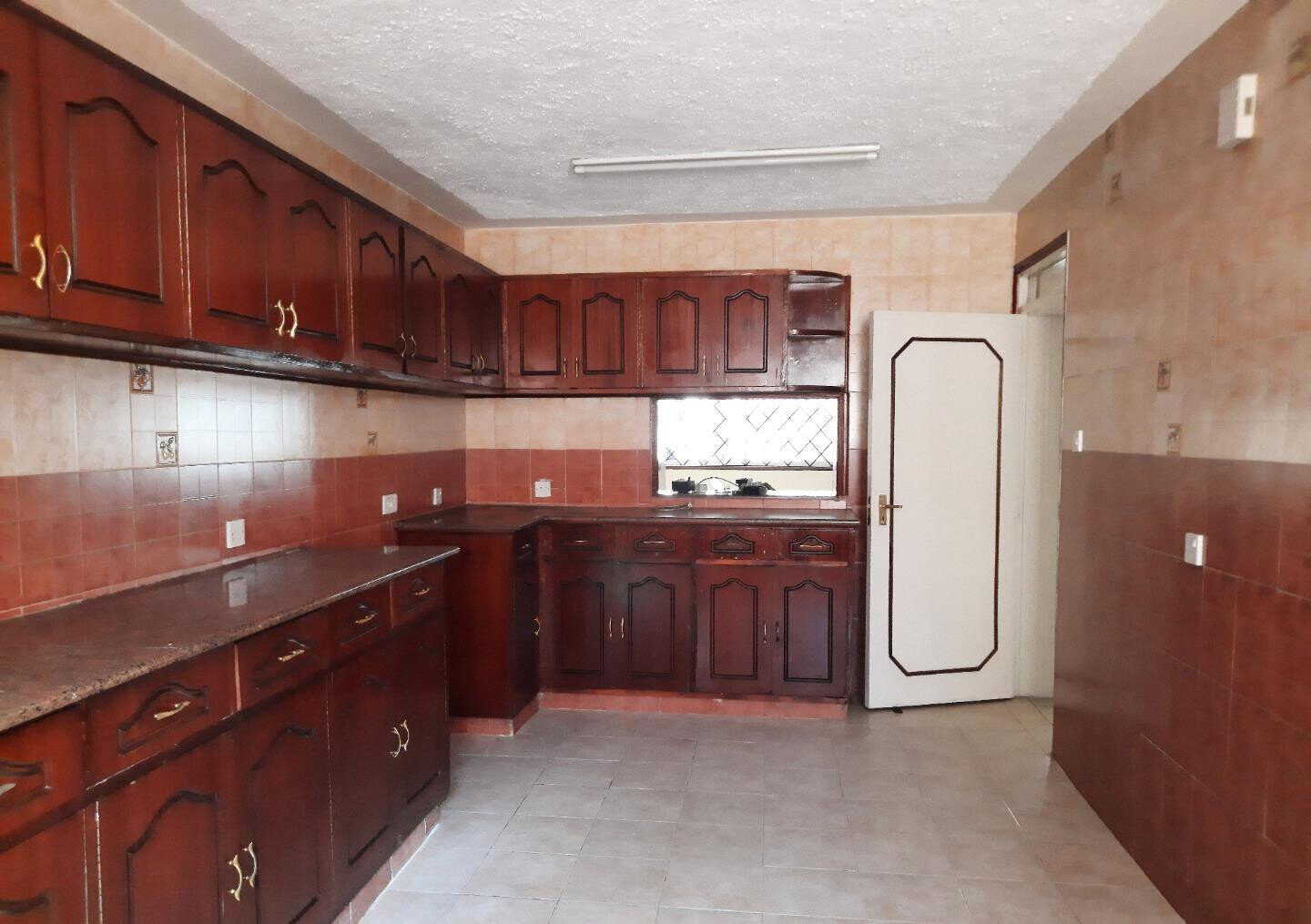 4BR All-Ensuite Townhouse with Generator & Solar - Kileleshwa