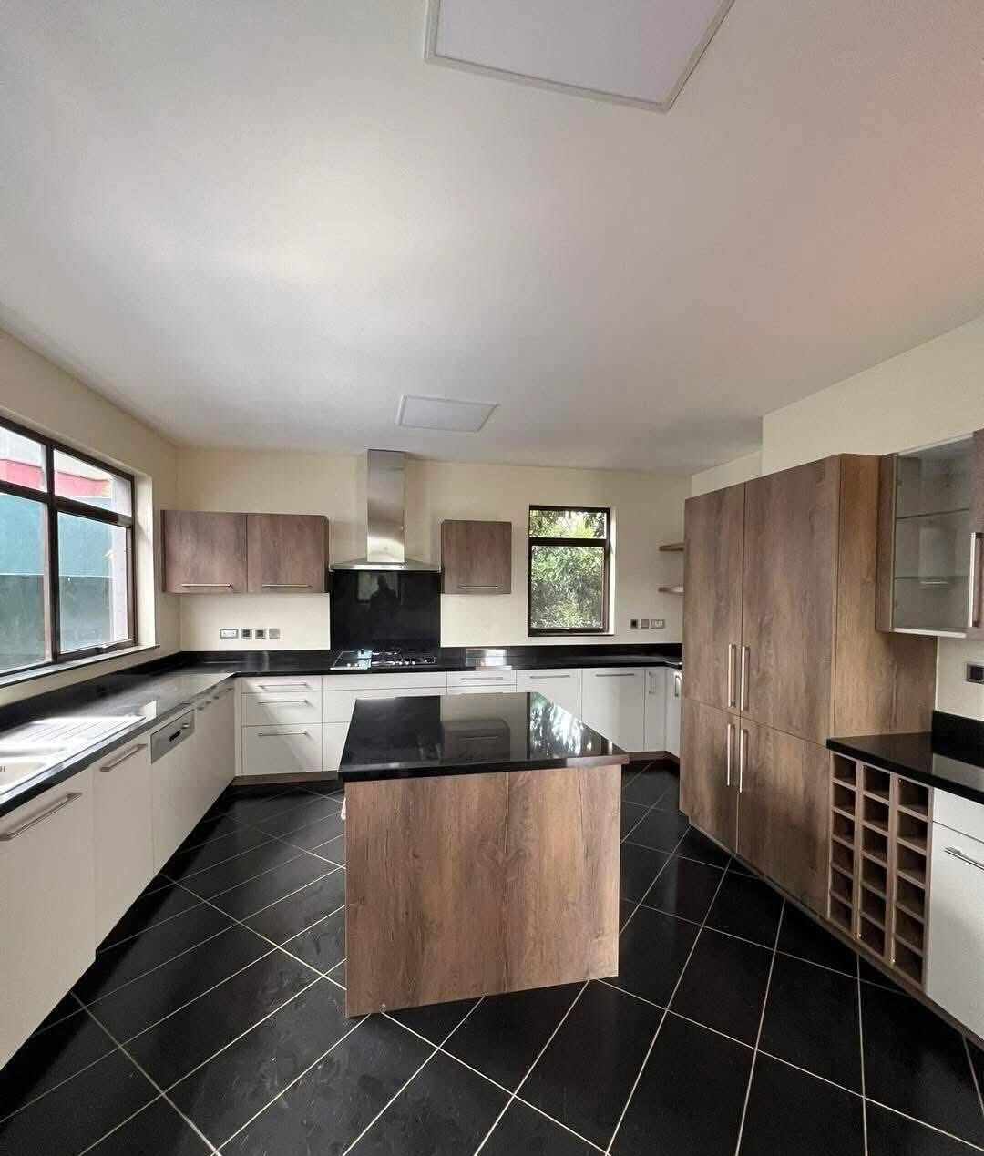 5-Ensuite Townhouse with Rooftop Terrace & DSQ - Lavington