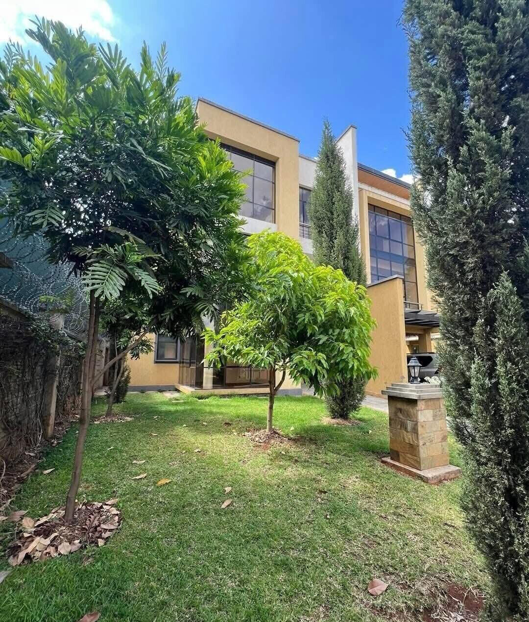 5-Ensuite Townhouse with Rooftop Terrace & DSQ - Lavington