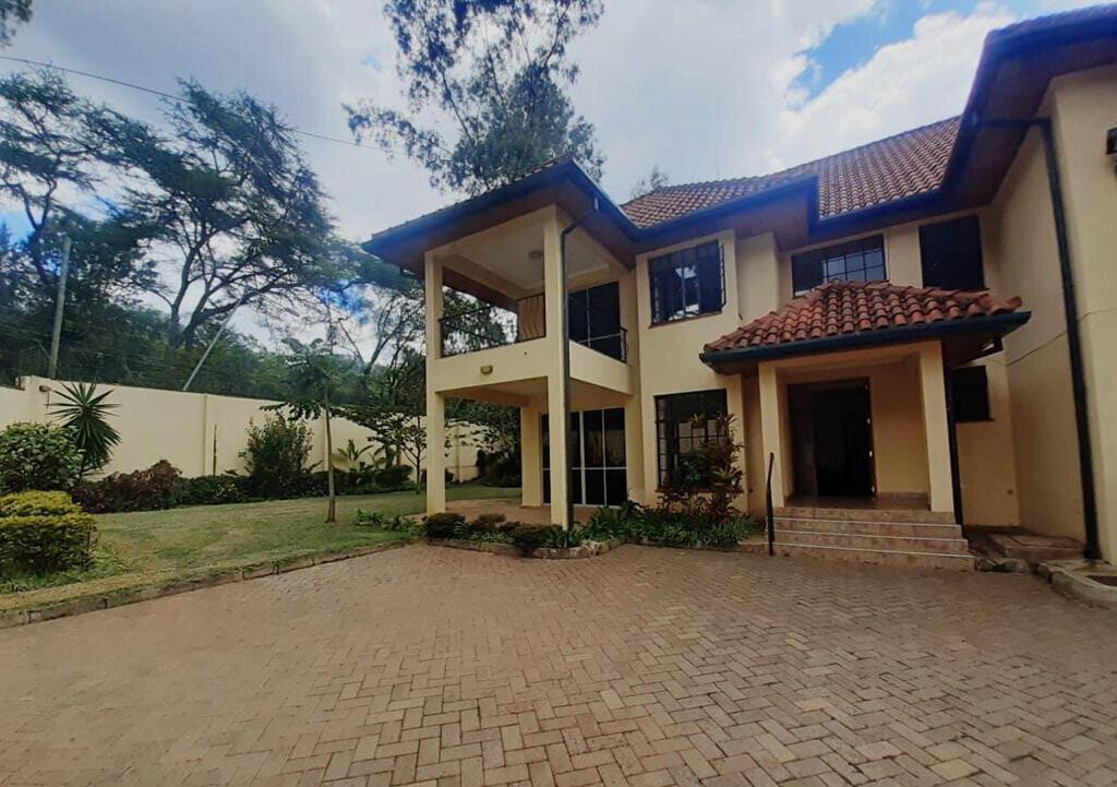 5-Ensuite Townhouse with Study & Inverter - Lavington Gated Community