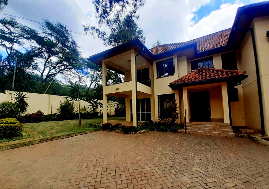 5-Ensuite Townhouse with Study & Inverter - Lavington Gated Community