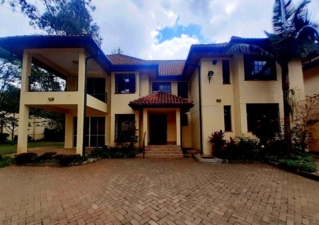 5-Ensuite Townhouse with Study & Inverter - Lavington Gated Community