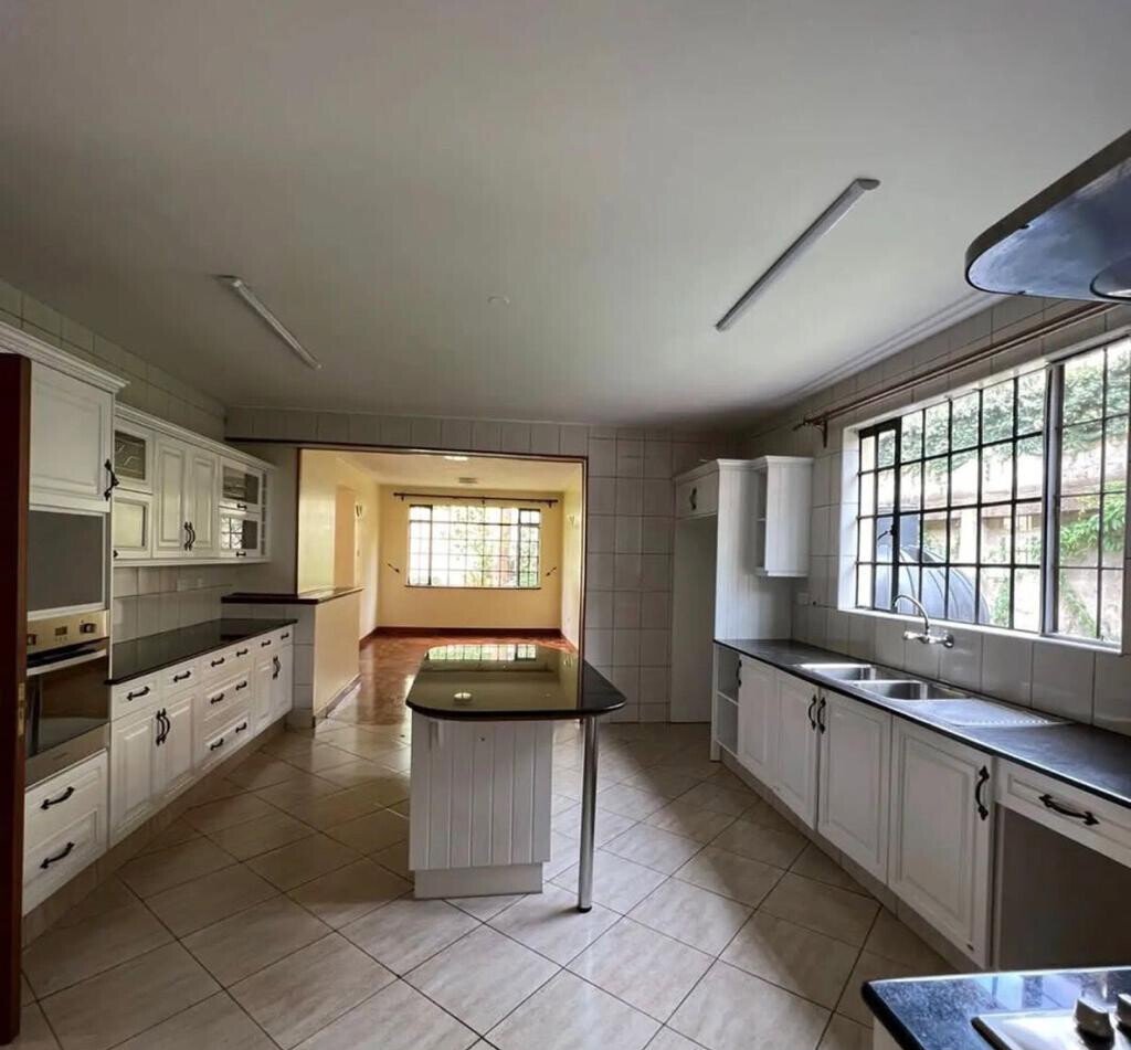 5-Ensuite Townhouse with Study & Inverter - Lavington Gated Community