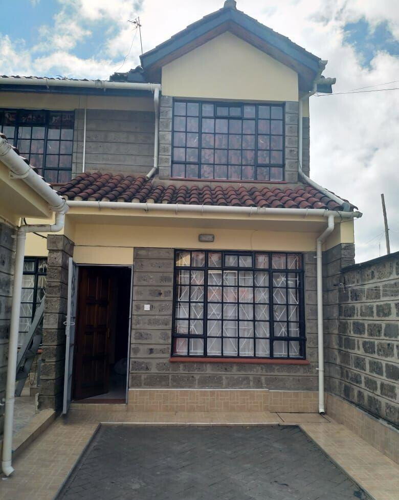 Remodeled 4BR Townhouse with Guest Room & DSQ - South C Gated Complex