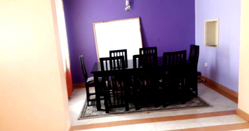 Remodeled 4BR Townhouse with Guest Room & DSQ - South C Gated Complex