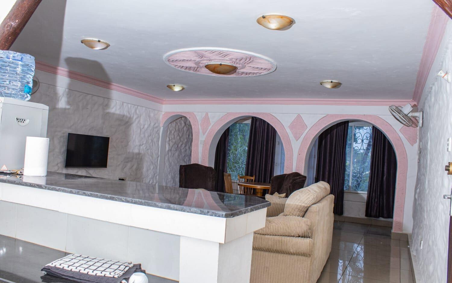 2BR Tudor Creekside Apartment with Smart TV & DSTV - Nyali