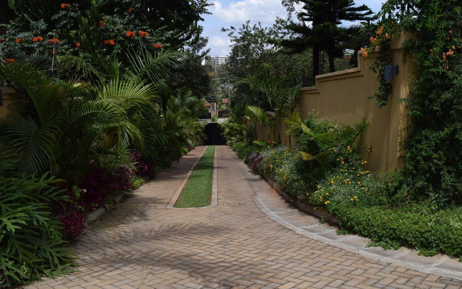 8BR Standalone with Sauna, Jacuzzi & Pool on Half Acre - Runda