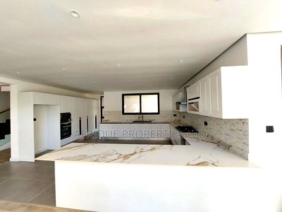 5bdrm Villa in Lavington for sale - Image 5