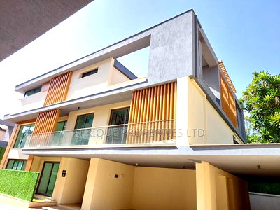 5bdrm Villa in Lavington for sale - Image 1