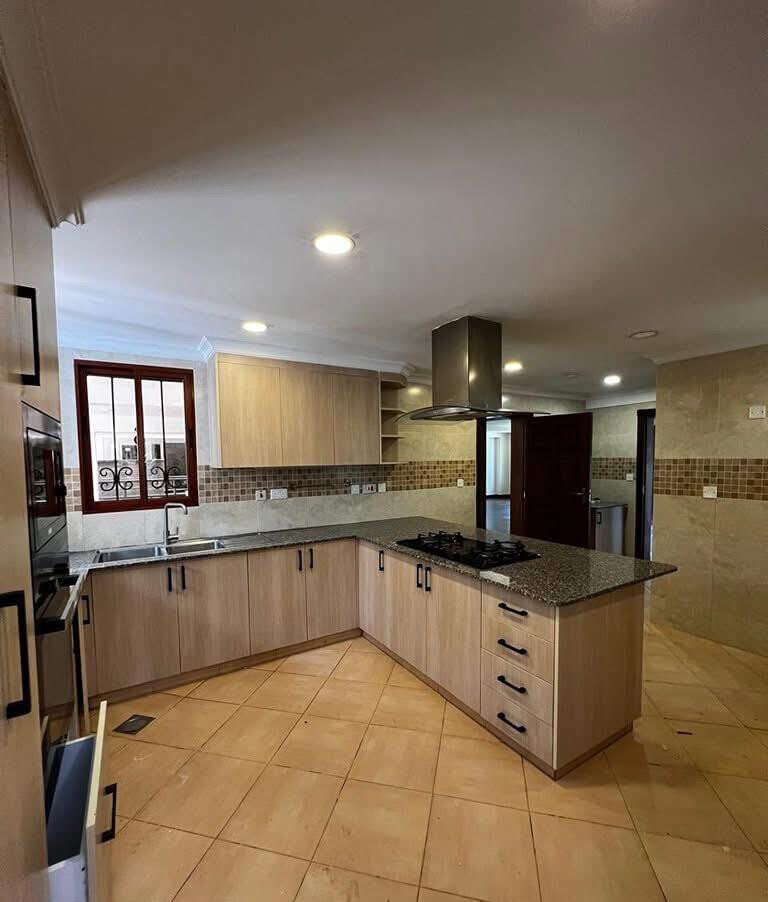 5-Ensuite Villa with Private Pool in 15-Home Gated Estate - Spring Valley