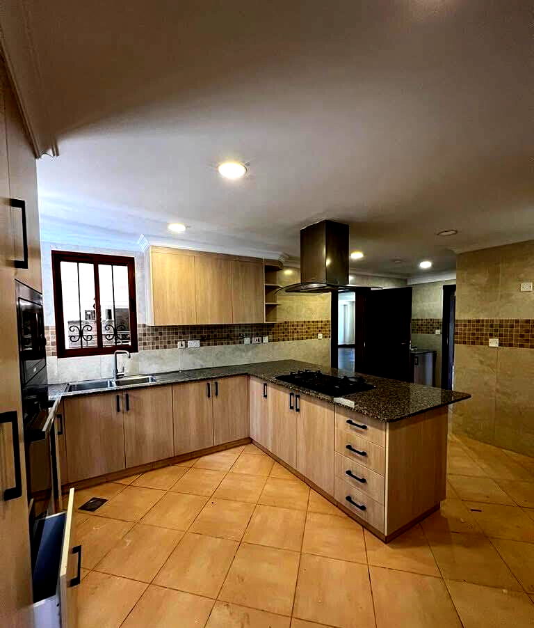 5-Ensuite Villa with Private Pool in 15-Home Gated Estate - Spring Valley
