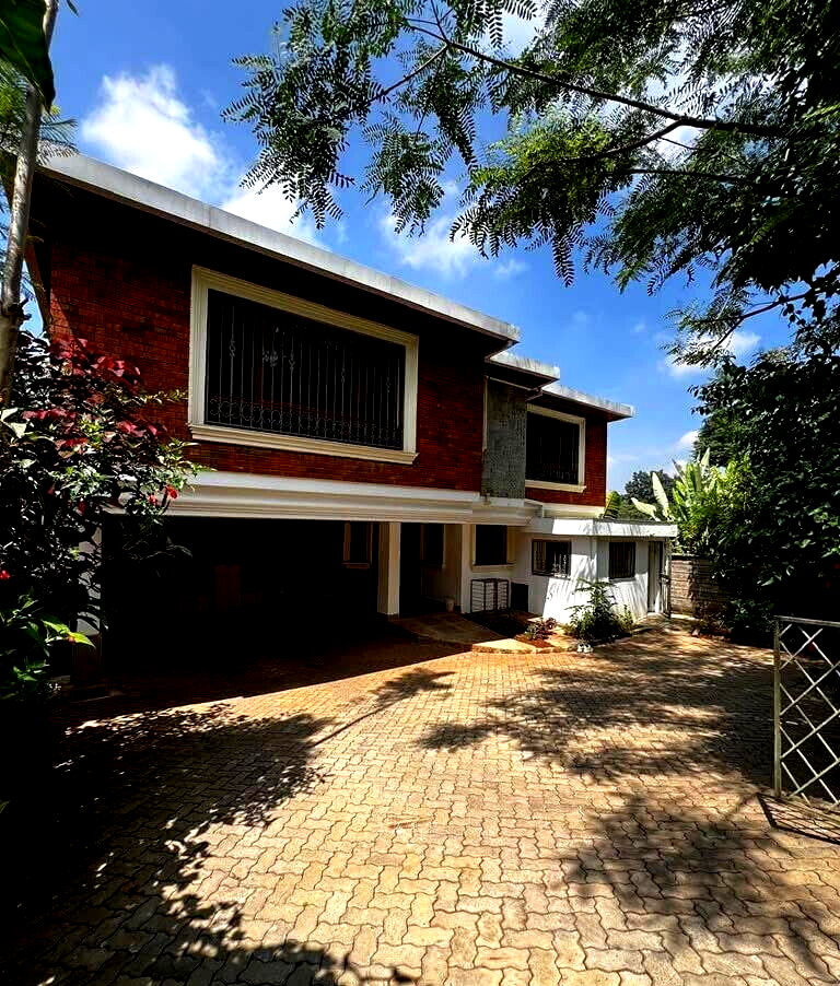 5-Ensuite Villa with Private Pool in 15-Home Gated Estate - Spring Valley