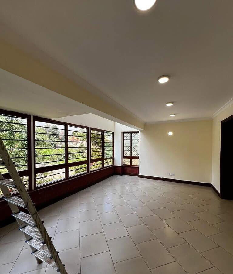 5-Ensuite Villa with Private Pool in 15-Home Gated Estate - Spring Valley