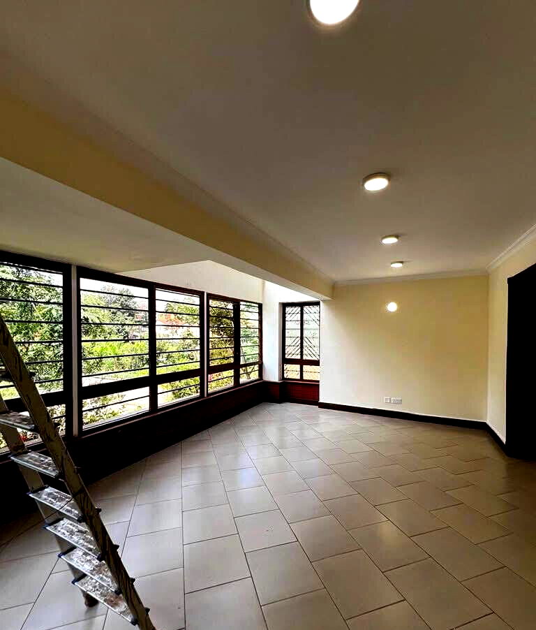 5-Ensuite Villa with Private Pool in 15-Home Gated Estate - Spring Valley