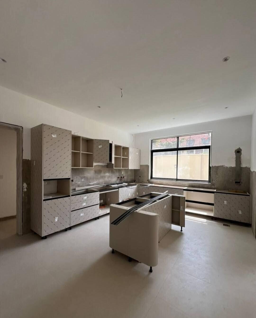 6-Ensuite Villa with 2 DSQs & Home Office - Lavington
