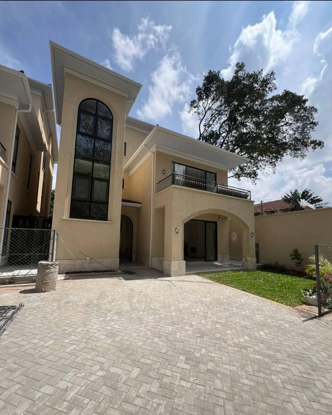 6-Ensuite Villa with 2 DSQs & Home Office - Lavington