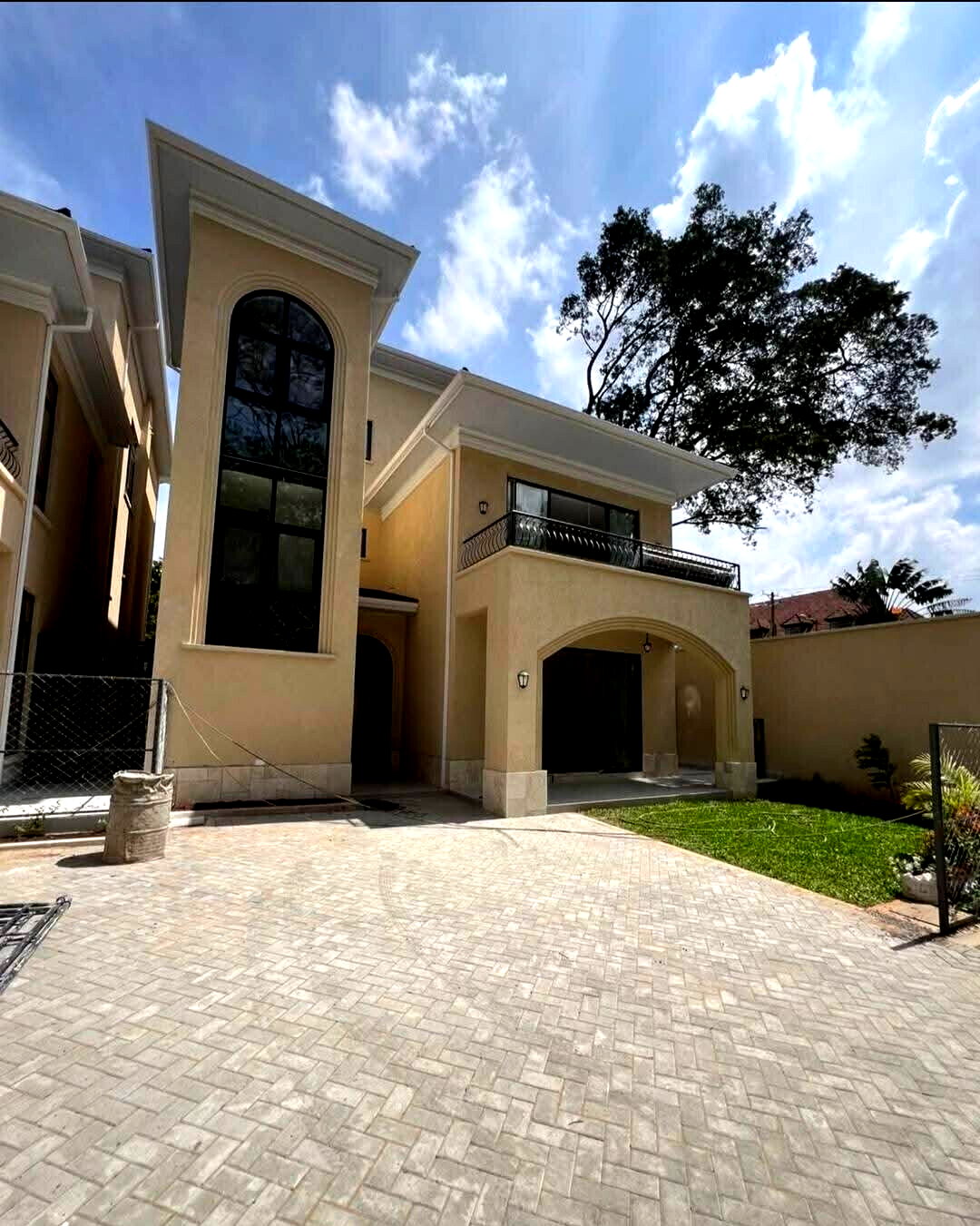 6-Ensuite Villa with 2 DSQs & Home Office - Lavington