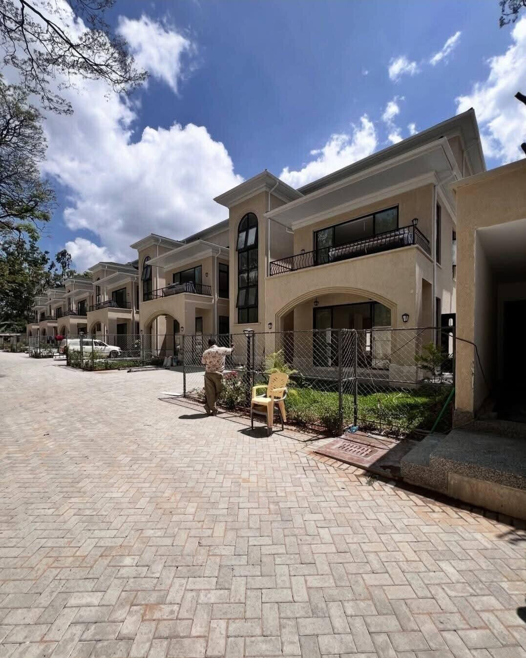 6-Ensuite Villa with 2 DSQs & Home Office - Lavington