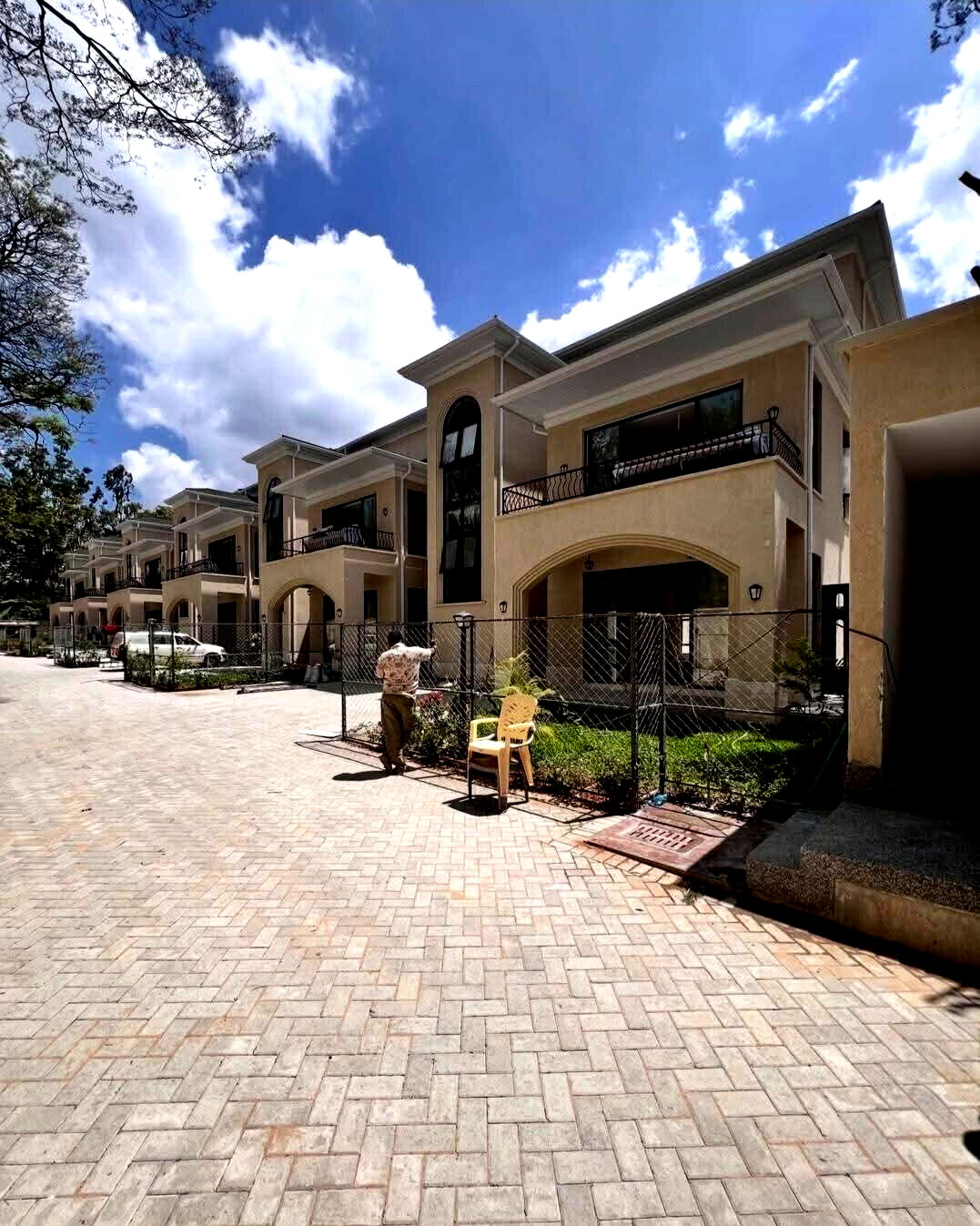 6-Ensuite Villa with 2 DSQs & Home Office - Lavington