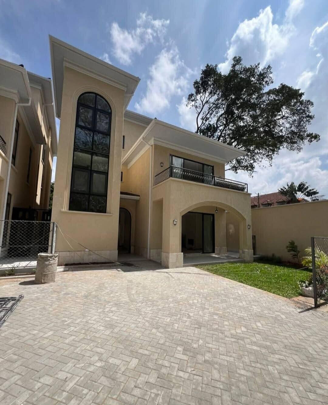 6-Ensuite Villa with 2 DSQs & Home Office - Lavington