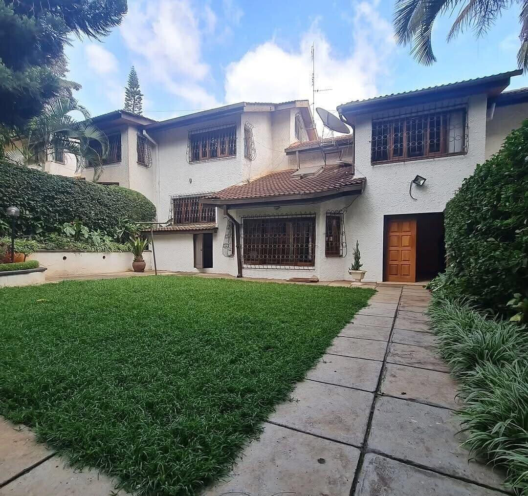 4BR Townhouse with Study & Fish Pond - Kilimani