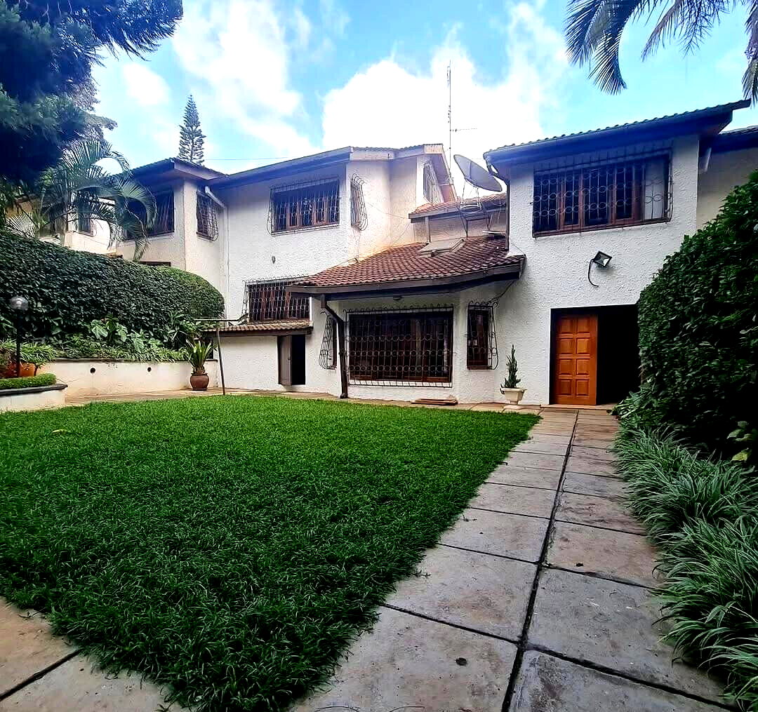 4BR Townhouse with Study & Fish Pond - Kilimani