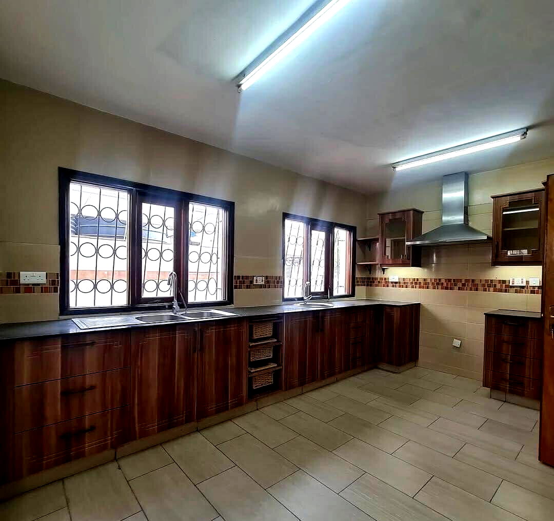 4BR Townhouse with Study & Fish Pond - Kilimani