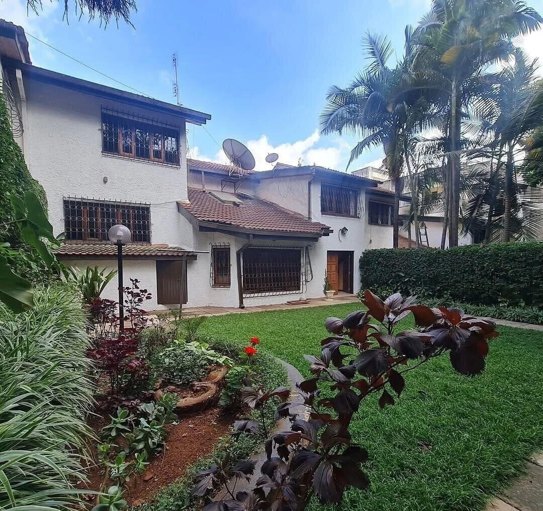 4BR Townhouse with Study & Fish Pond - Kilimani