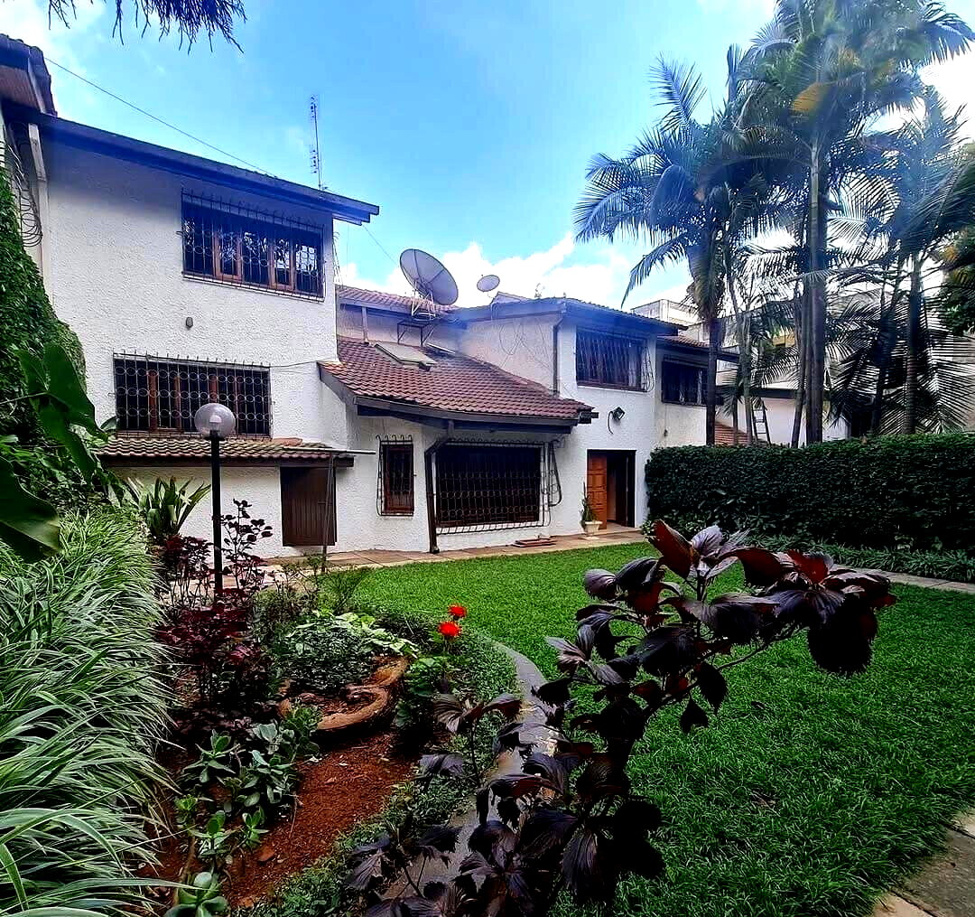 4BR Townhouse with Study & Fish Pond - Kilimani