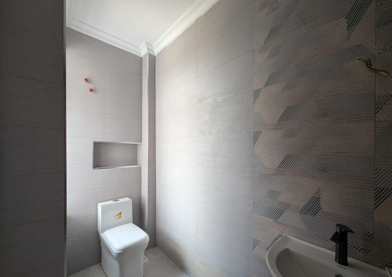 5BR All-Ensuite Flat Roof Home with Study & Family Room - Kamakis