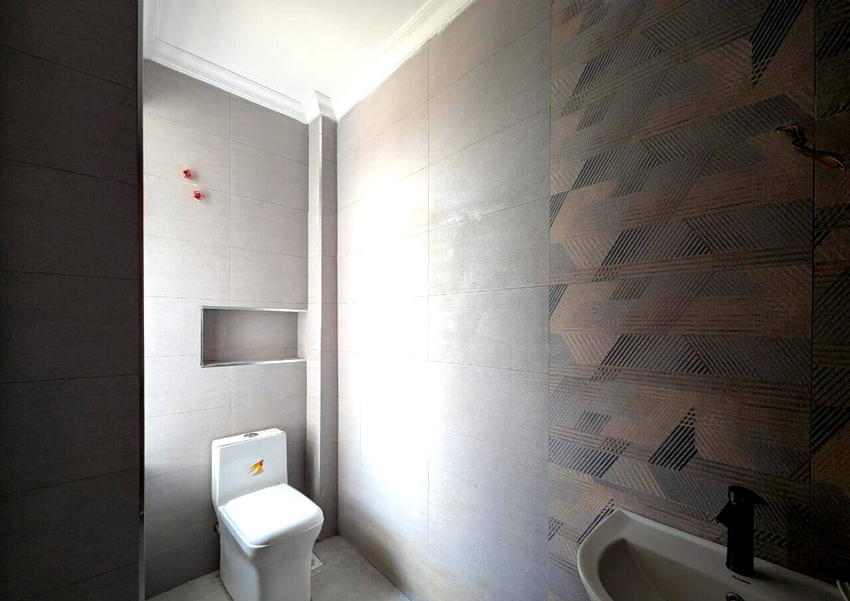 5BR All-Ensuite Flat Roof Home with Study & Family Room - Kamakis