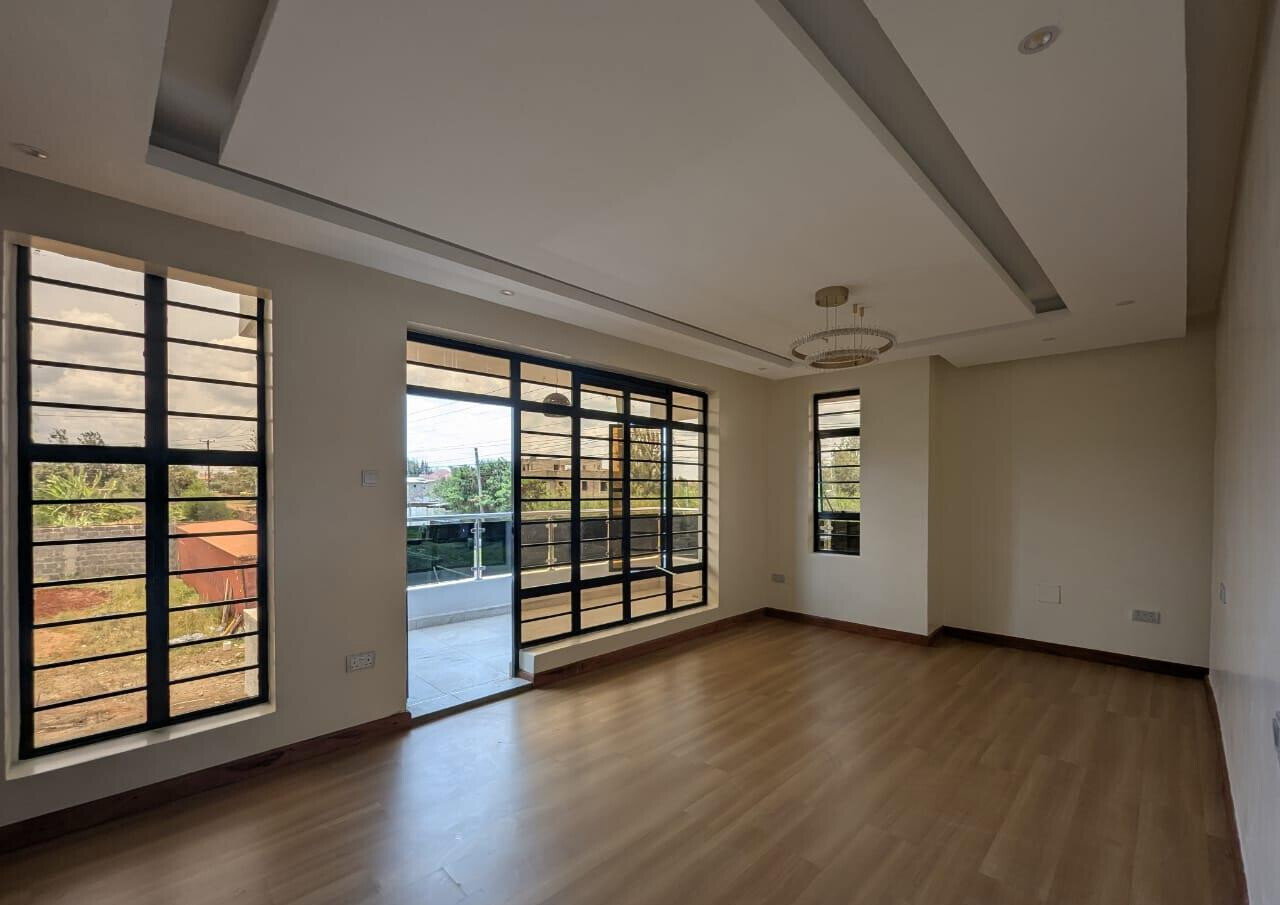 5BR All-Ensuite Flat Roof Home with Study & Family Room - Kamakis