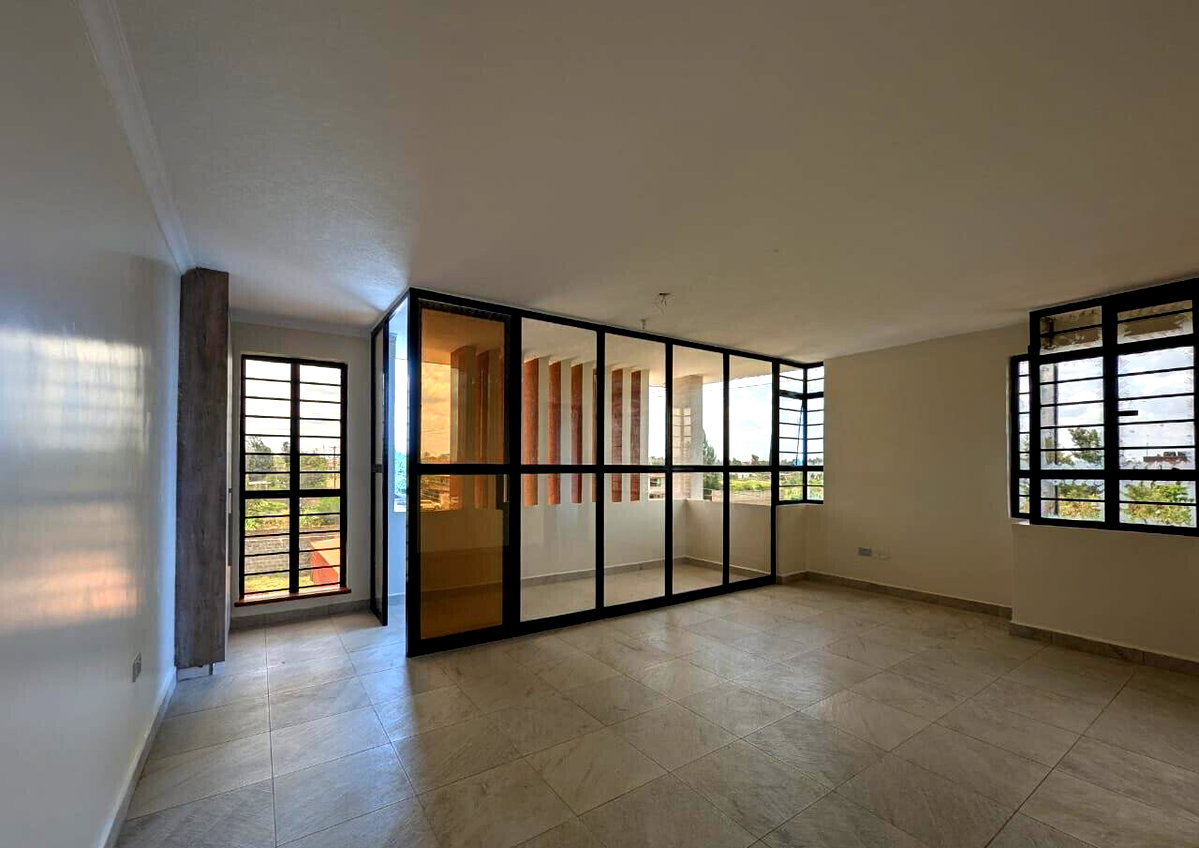 5BR All-Ensuite Flat Roof Home with Study & Family Room - Kamakis