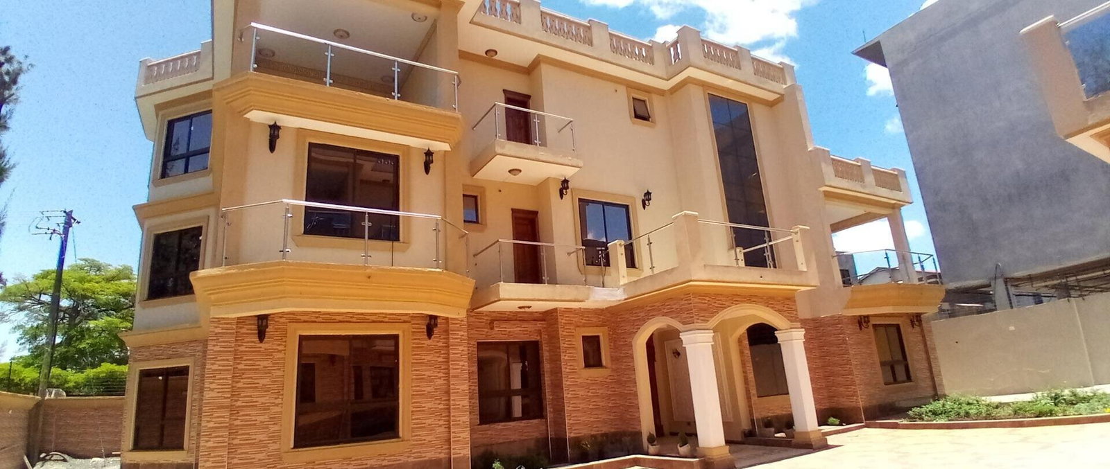 6-Bedroom Diplomatic Villa with 3 Terraces - Lavington