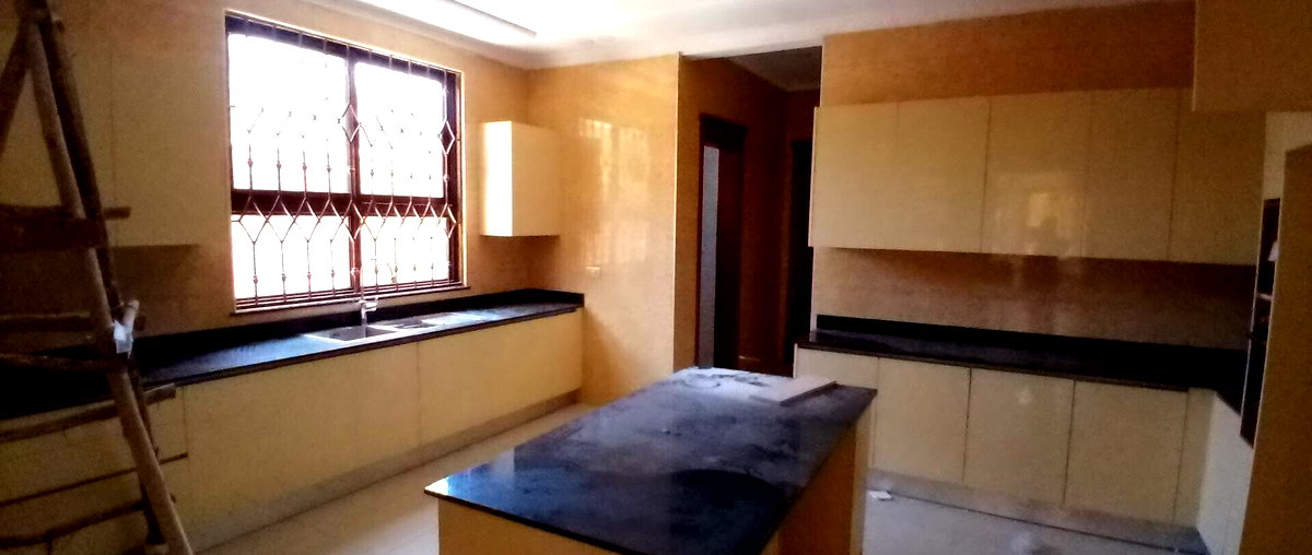6-Bedroom Diplomatic Villa with 3 Terraces - Lavington