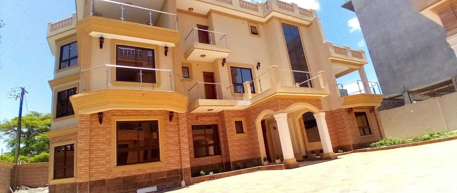 6-Bedroom Diplomatic Villa with 3 Terraces - Lavington