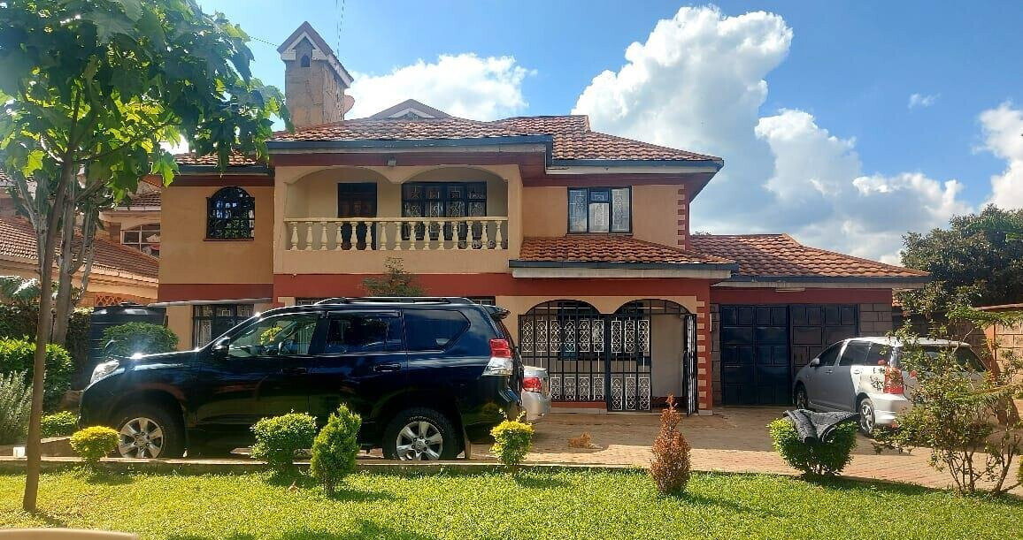 Quarter-Acre Townhouse with 2 Offices & Guest Wing - Mountain View