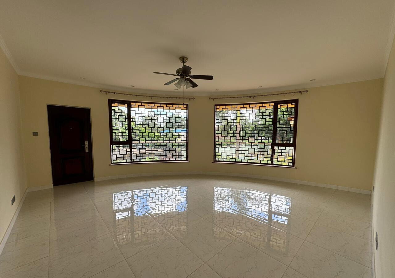 Heated Pool & Italian Kitchen Townhouse - Lavington