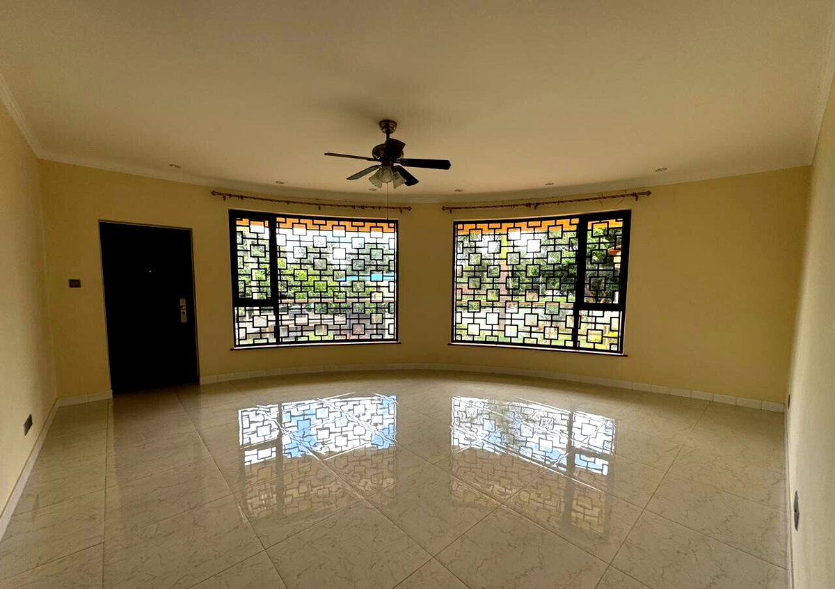 Heated Pool & Italian Kitchen Townhouse - Lavington