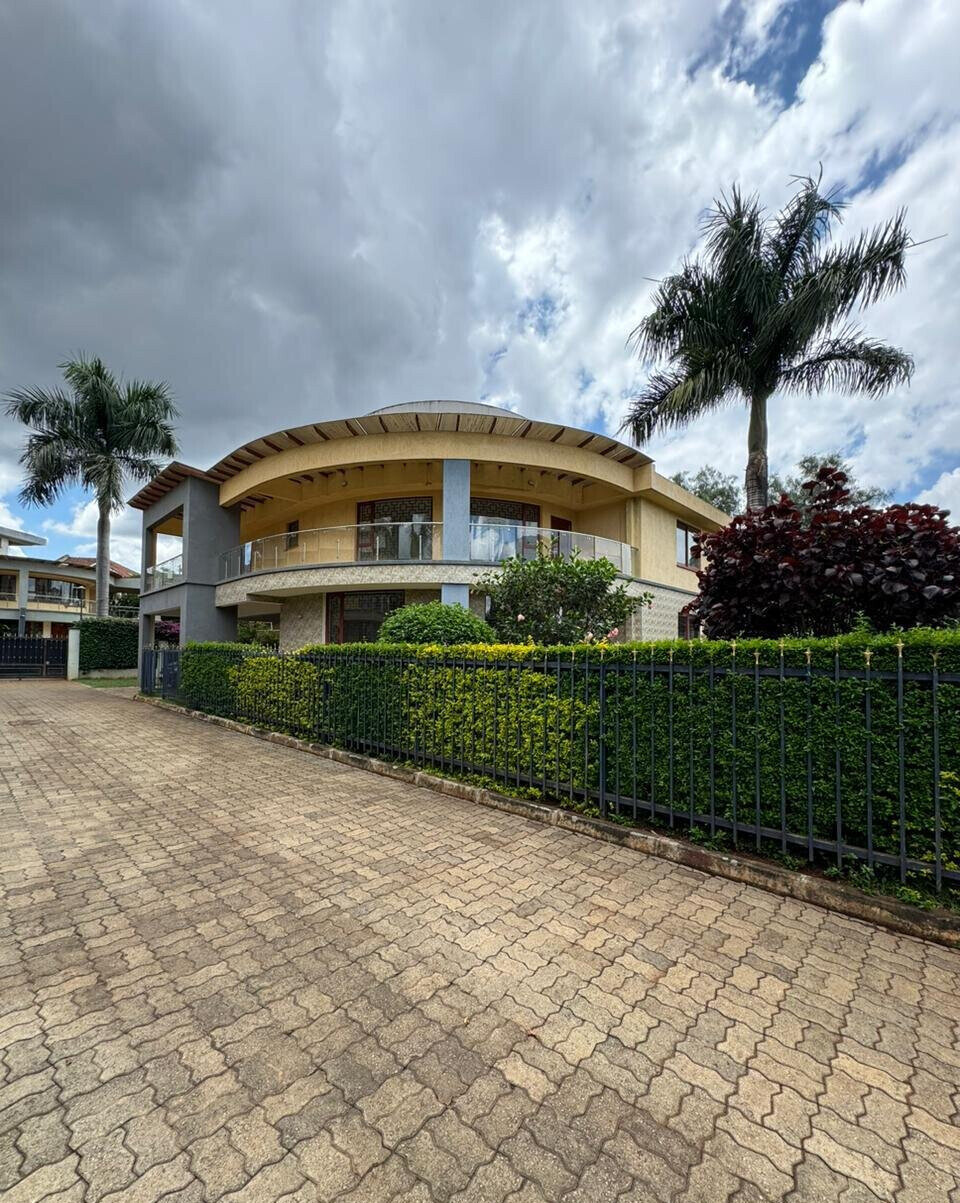 Heated Pool & Italian Kitchen Townhouse - Lavington