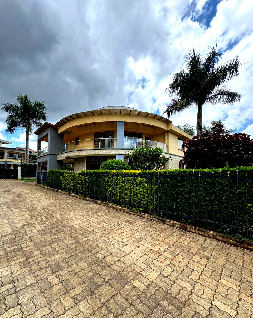 Heated Pool & Italian Kitchen Townhouse - Lavington