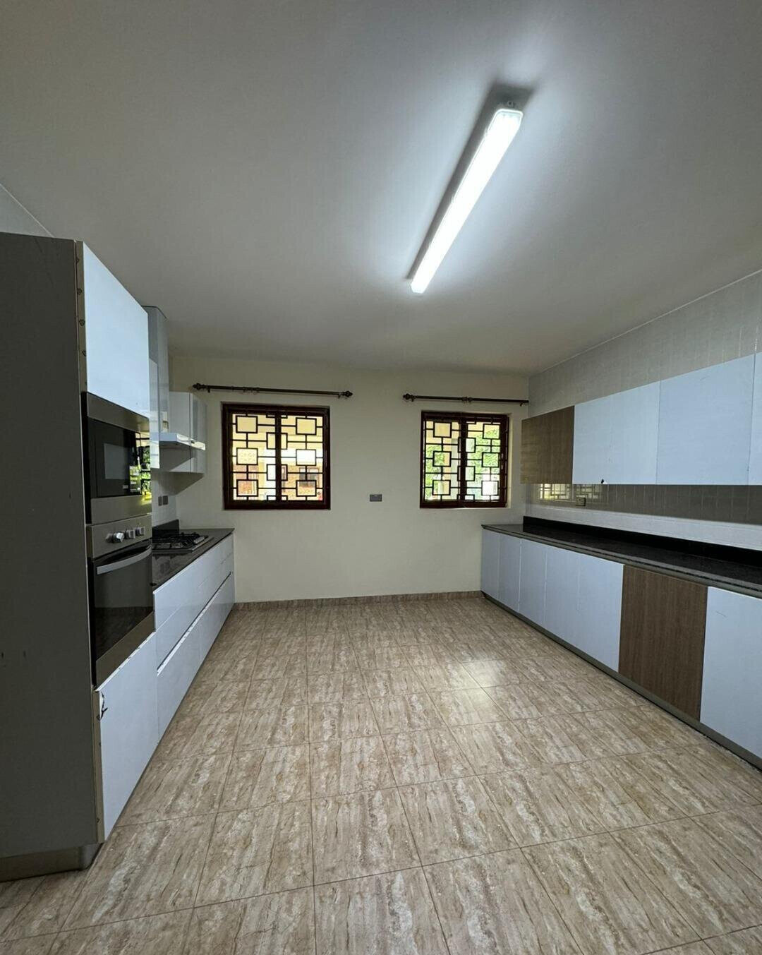 Heated Pool & Italian Kitchen Townhouse - Lavington